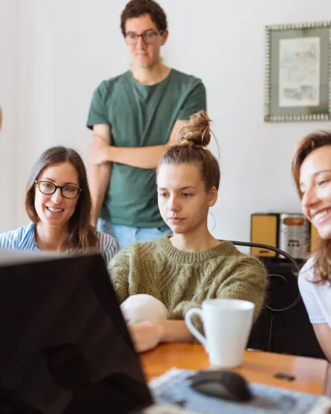 Reasons To Opt for a Family Phone Plan