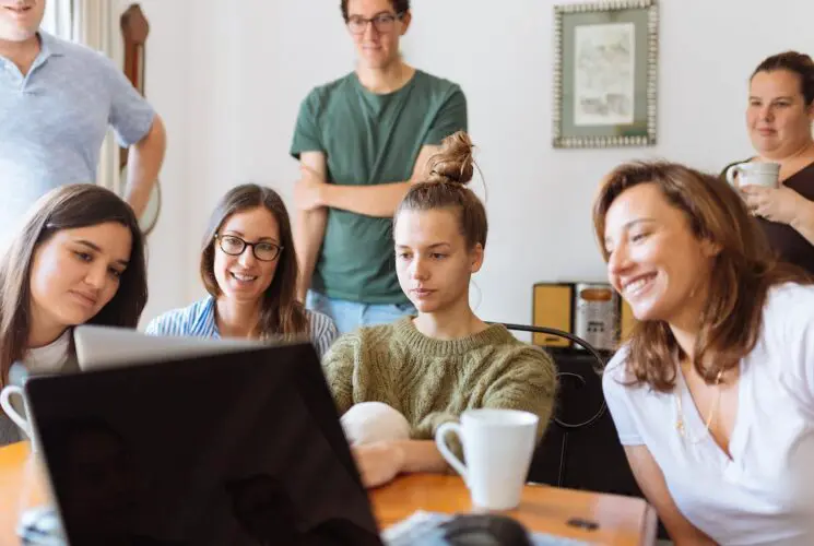 Reasons To Opt for a Family Phone Plan